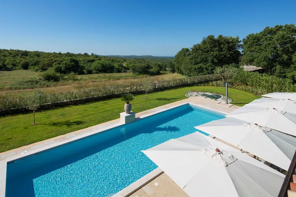 Spacious Holiday Villa with Pool in Kanfanar