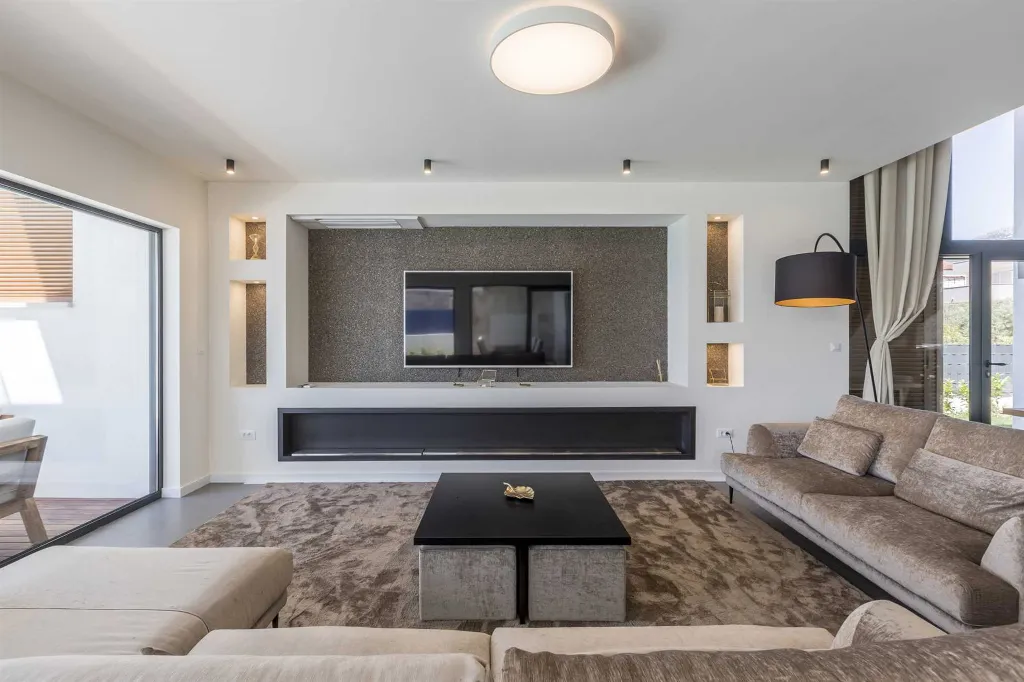 Seafront Family Villa with Pool in Kaštel Kambelovac