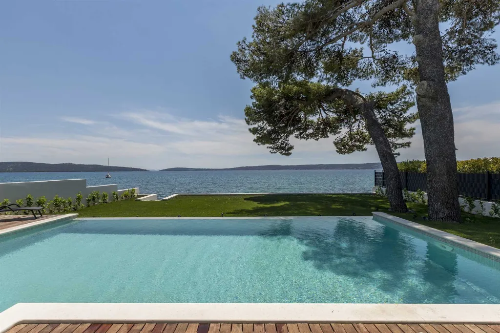 Seafront Family Villa with Pool in Kaštel Kambelovac