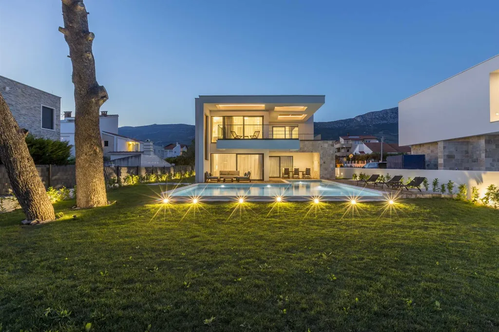 Seafront Family Villa with Pool in Kaštel Kambelovac