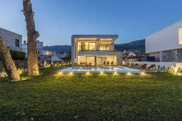 Seafront Family Villa with Pool in Kaštel Kambelovac