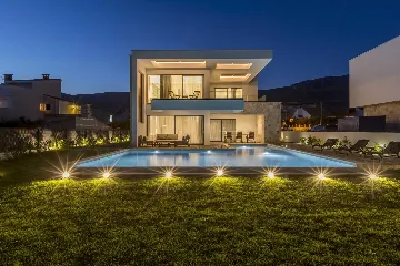Seafront Family Villa with Pool in Kaštel Kambelovac