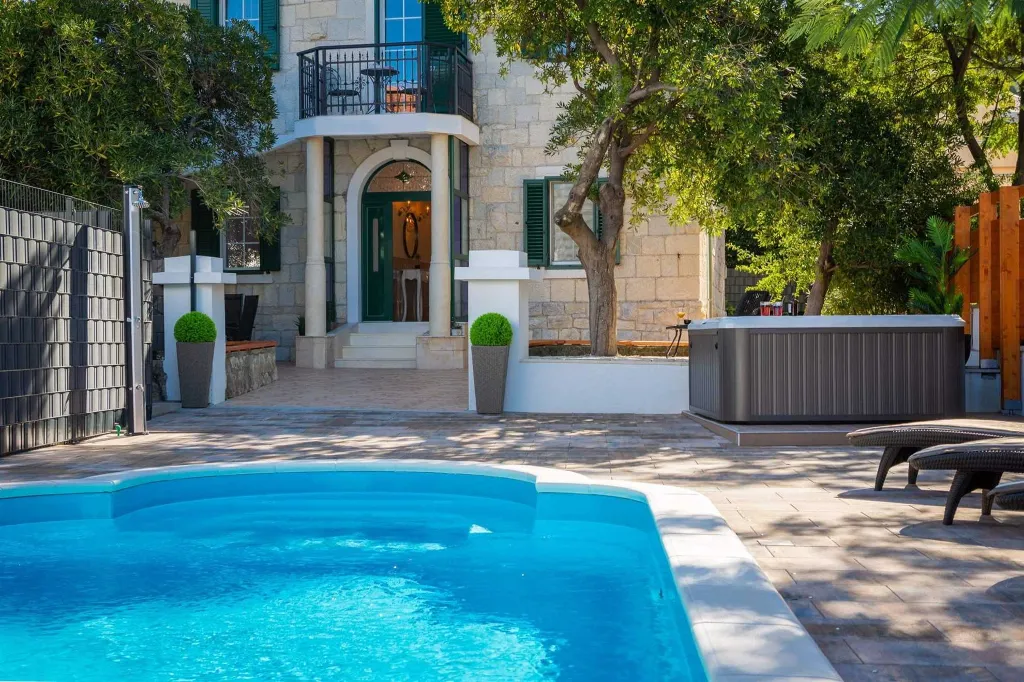 Seaside Family Villa with Pool in Trogir