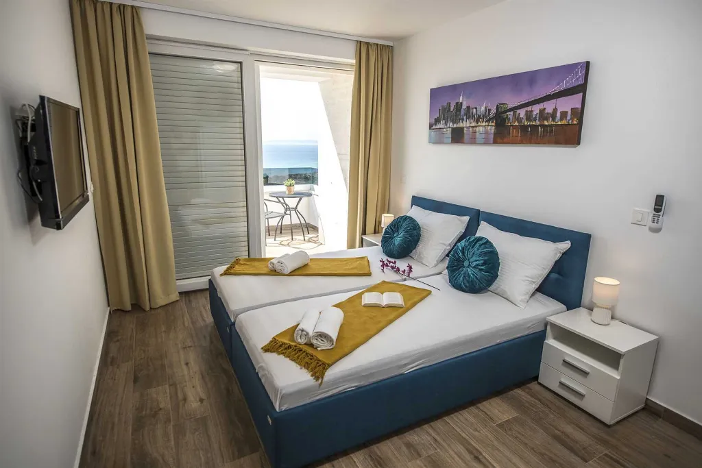 Contemporary 4-Bedroom Villa with Pool in Novalja