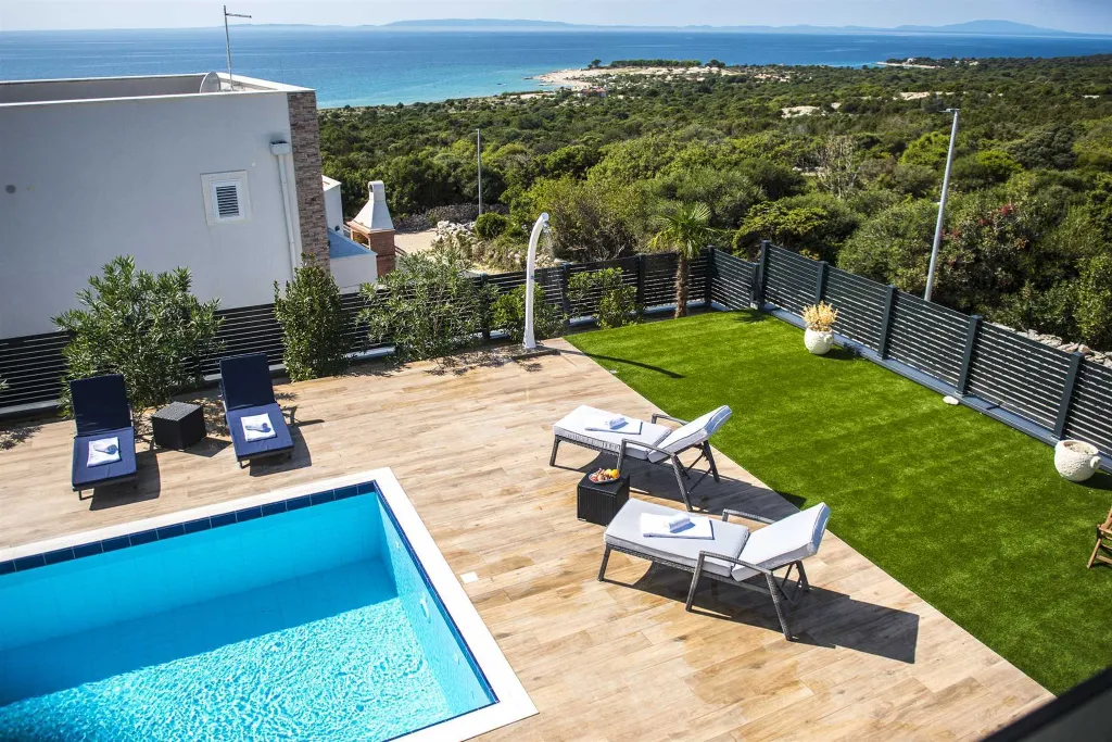 Contemporary 4-Bedroom Villa with Pool in Novalja
