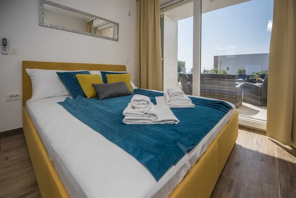 Contemporary 4-Bedroom Villa with Pool in Novalja