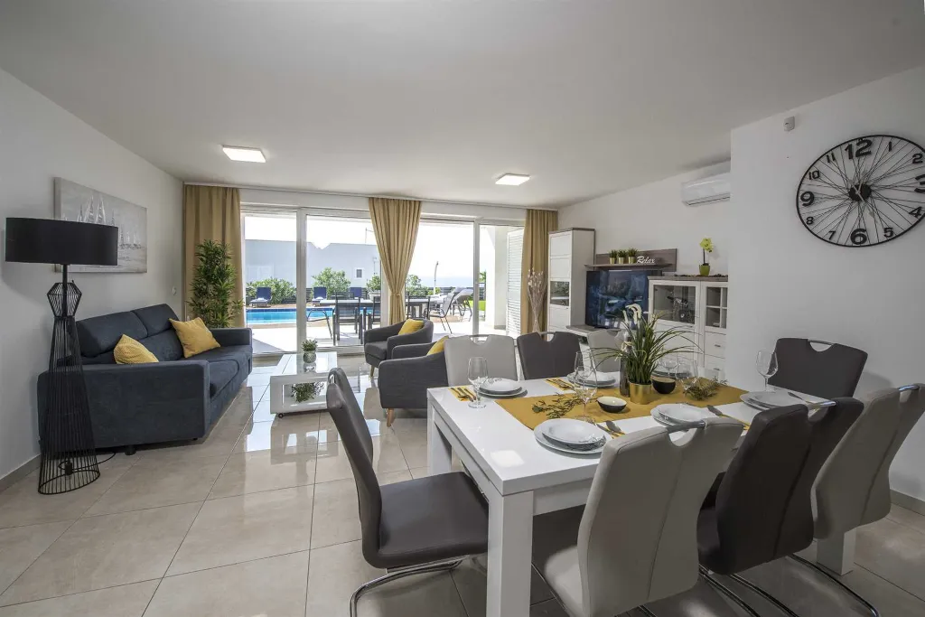 Contemporary 4-Bedroom Villa with Pool in Novalja