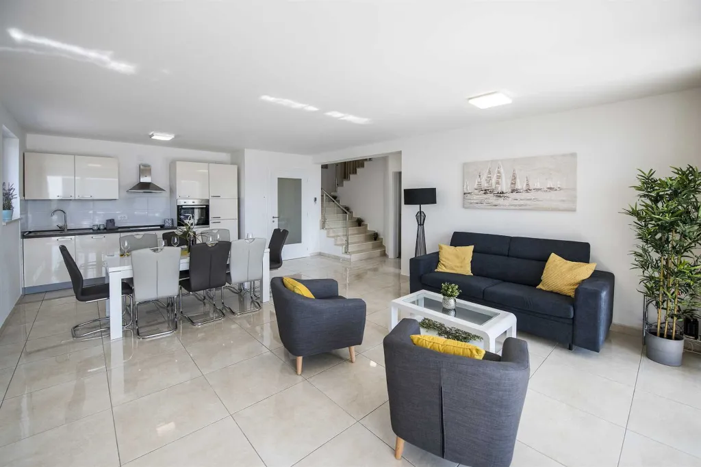 Contemporary 4-Bedroom Villa with Pool in Novalja