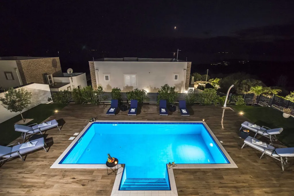 Contemporary 4-Bedroom Villa with Pool in Novalja