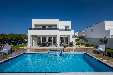 Contemporary 4-Bedroom Villa with Pool in Novalja