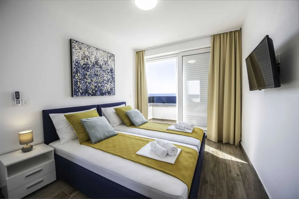 Contemporary 4-Bedroom Villa with Pool in Novalja