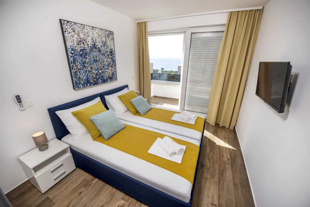 Contemporary 4-Bedroom Villa with Pool in Novalja