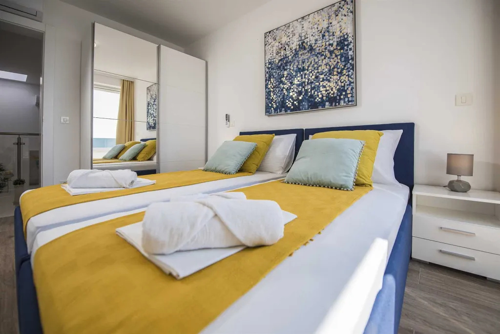 Contemporary 4-Bedroom Villa with Pool in Novalja