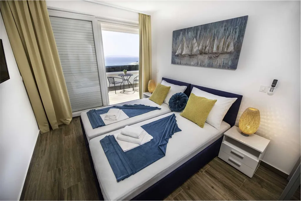 Contemporary 4-Bedroom Villa with Pool in Novalja