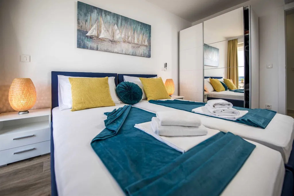 Contemporary 4-Bedroom Villa with Pool in Novalja