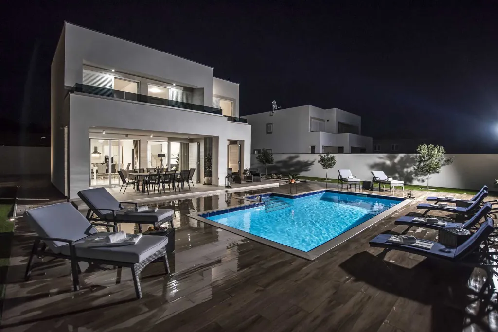 Contemporary 4-Bedroom Villa with Pool in Novalja