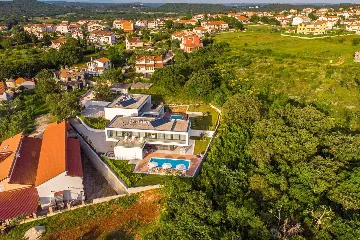 Modern 4-Bedroom Villa in Rovinjsko Selo, Croatia