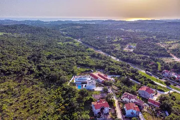 Modern 4-Bedroom Villa in Rovinjsko Selo, Croatia