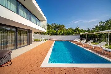Modern 4-Bedroom Villa in Rovinjsko Selo, Croatia