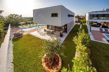 Modern 4-Bedroom Villa in Rovinjsko Selo, Croatia