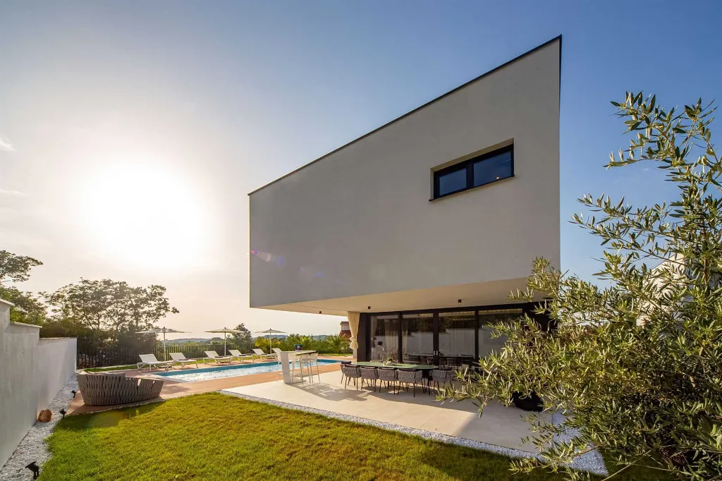 Modern 4-Bedroom Villa in Rovinjsko Selo, Croatia