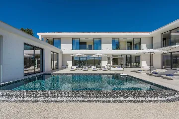 Private Seaside Villa Retreat with Pool in Vrsar