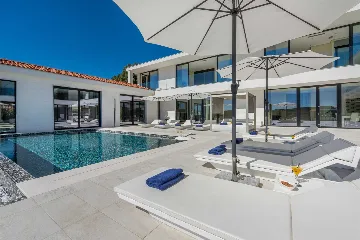 Private Seaside Villa Retreat with Pool in Vrsar