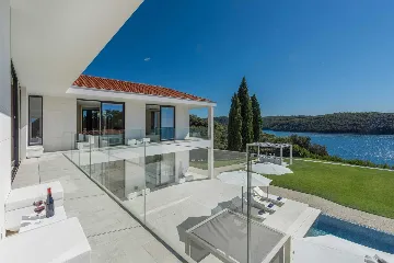 Private Seaside Villa Retreat with Pool in Vrsar