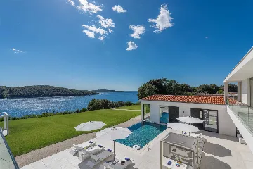 Private Seaside Villa Retreat with Pool in Vrsar