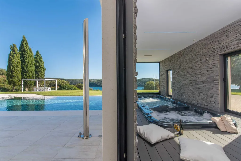 Private Seaside Villa Retreat with Pool in Vrsar