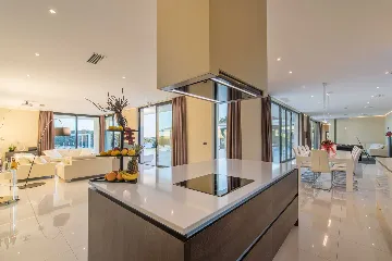 Private Seaside Villa Retreat with Pool in Vrsar