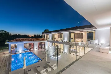 Private Seaside Villa Retreat with Pool in Vrsar