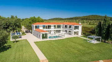 Private Seaside Villa Retreat with Pool in Vrsar