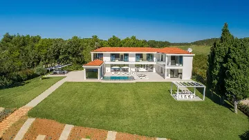 Private Seaside Villa Retreat with Pool in Vrsar