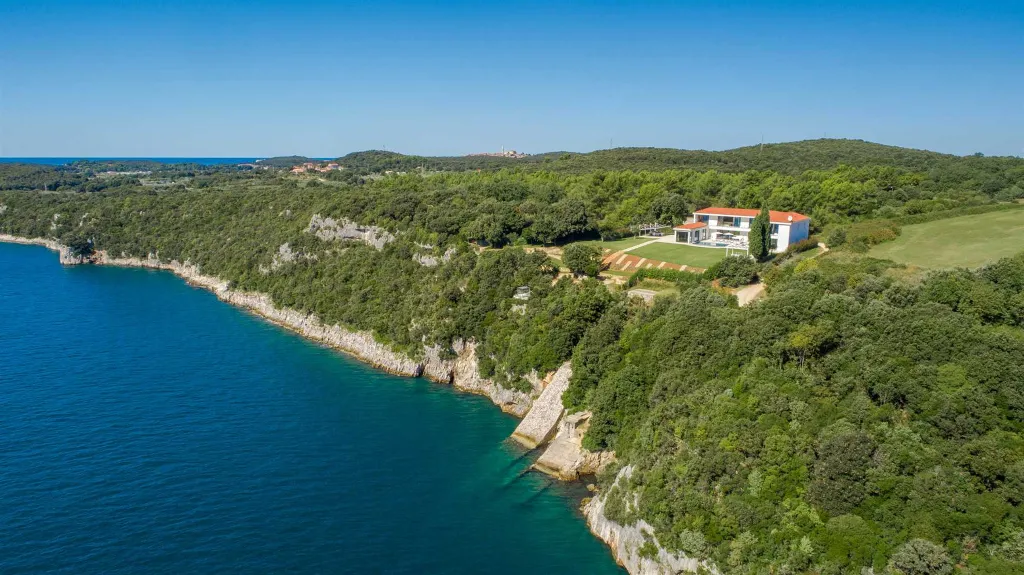 Private Seaside Villa Retreat with Pool in Vrsar