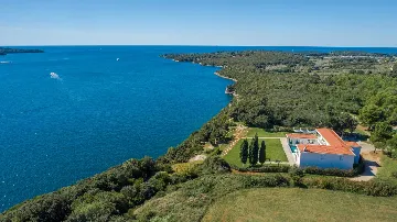 Private Seaside Villa Retreat with Pool in Vrsar