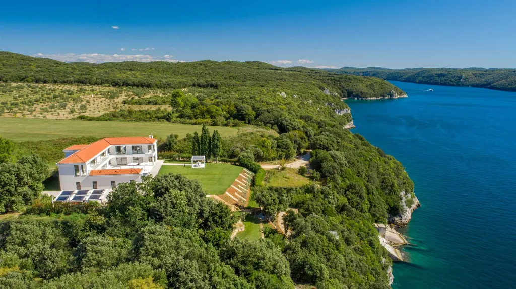 Private Seaside Villa Retreat with Pool in Vrsar