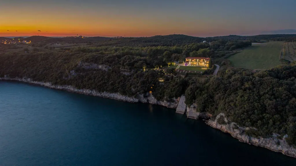 Private Seaside Villa Retreat with Pool in Vrsar