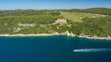 Private Seaside Villa Retreat with Pool in Vrsar