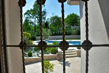 Country Villa Retreat with Pool in Pićan