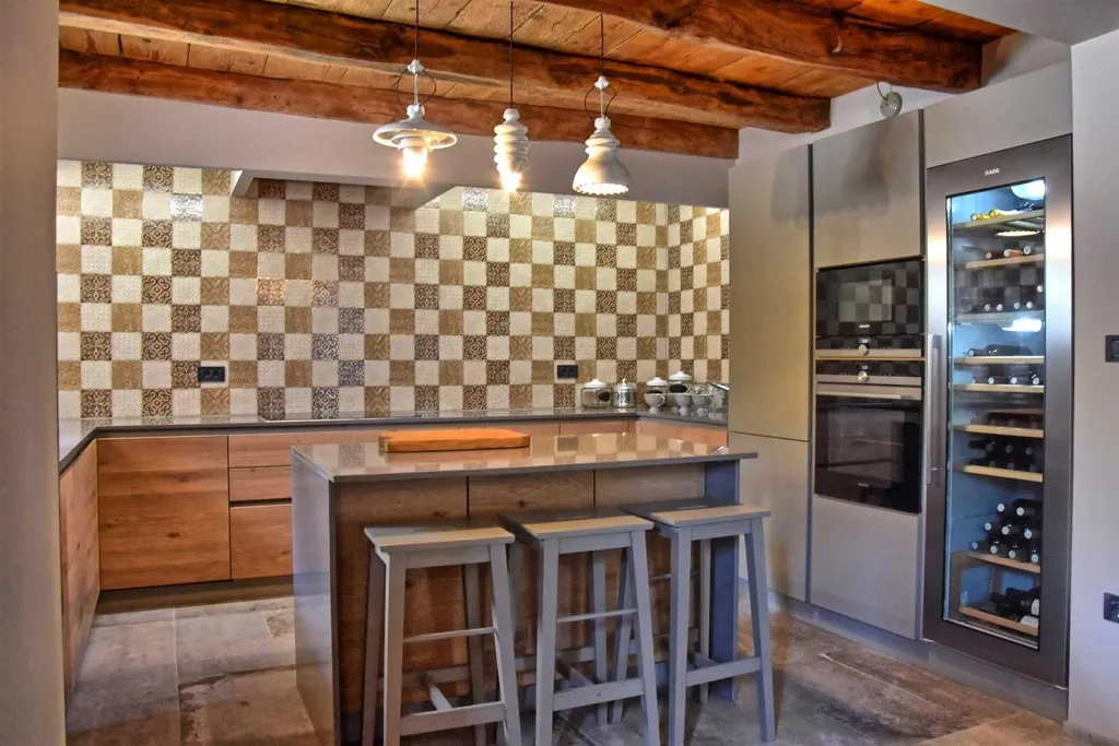 Country Villa Retreat with Pool in Pićan