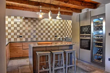 Country Villa Retreat with Pool in Pićan