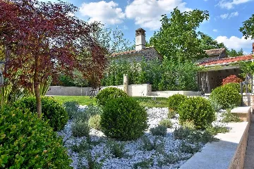 Country Villa Retreat with Pool in Pićan