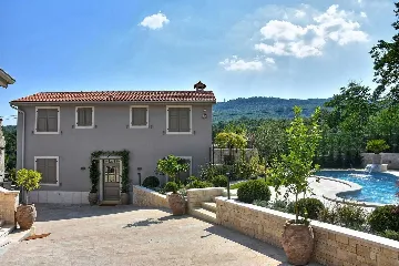 Country Villa Retreat with Pool in Pićan