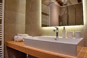 Country Villa Retreat with Pool in Pićan