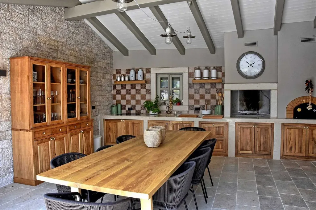 Country Villa Retreat with Pool in Pićan