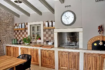 Country Villa Retreat with Pool in Pićan