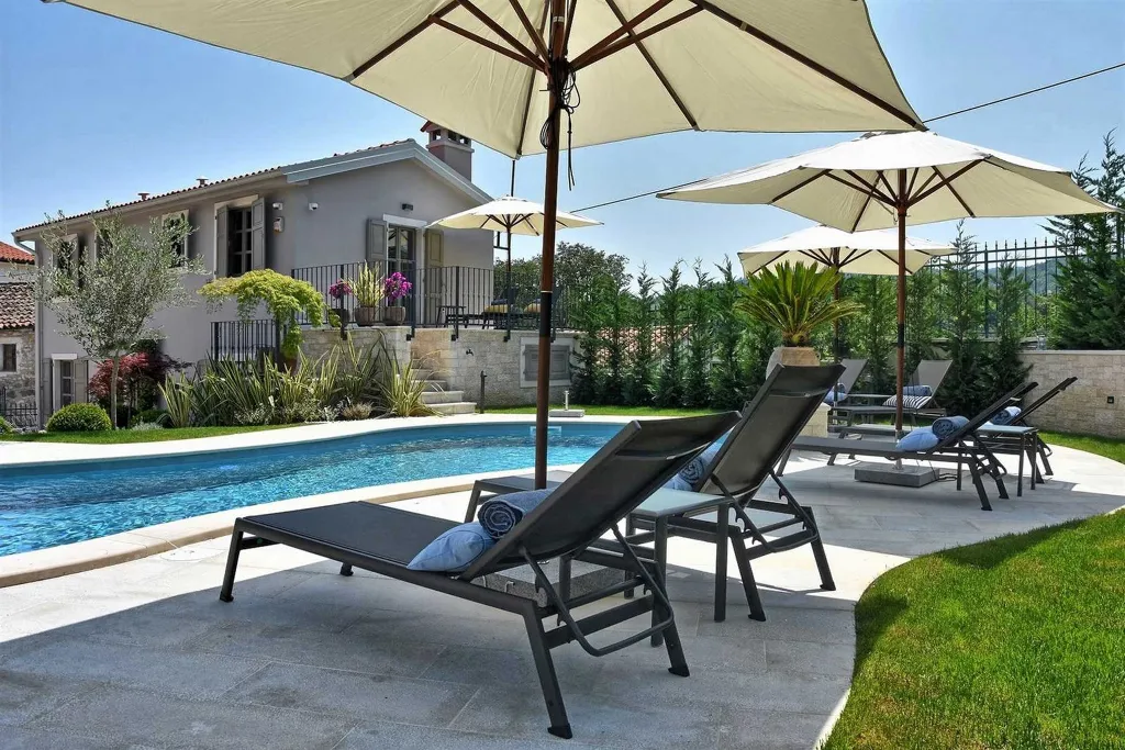 Country Villa Retreat with Pool in Pićan
