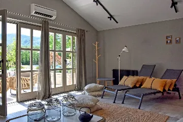 Country Villa Retreat with Pool in Pićan