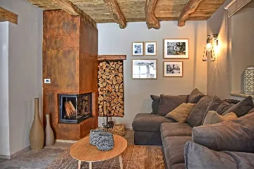 Country Villa Retreat with Pool in Pićan